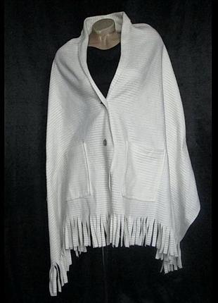 Крутой палантин шарф пончо жен цвет молочный белый жіночий с карманами на пуговицах накидка б/у