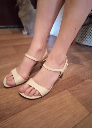 Босоніжки італія шкіра