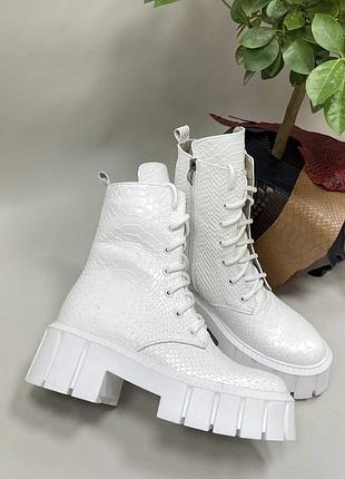 Вишукані тотально білі черевики 3111 натуральна шкіра текстура пітон весна осінь демісезон
