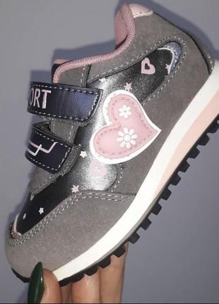 Кроссовки для малышек