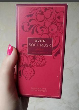 Жіноча туалетна вода avon soft musk delice velvet berries, 50 мл (ейвон софт муск)