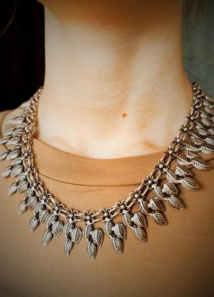 Колье-чокер, перья, серебристый тон, нулевые
