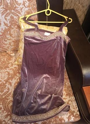 Сукня зі стразами.