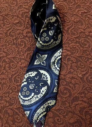 Новый галстук с интересным принтом, из домашней коллекции.4 фото