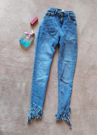 Розпродаж 🔥 прикольні стрейчеві джинси з бахромою1 фото