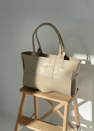 Женская сумка bottega veneta arco tote 35 beige2 фото