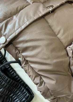 Укороченная куртка из эко-кожи «дутик»3 фото