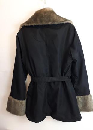 Легкая демисезонная куртка на синтепоне з меховой отделкой2 фото