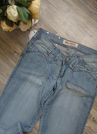 Голубые джинсы с вышивкой на карманах р.282 фото