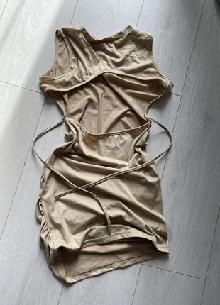 Віскозна сукня міні з драпіруванням по фігурі коротка коктейльна віскоза нюдова з відкритою спинкою на зав‘язках4 фото