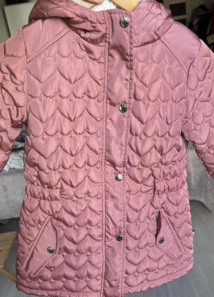 Куртка на тонкому хутрі весна рожева серця капюшон 128 6-8 років