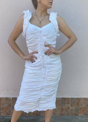 Біла сукня плаття міді з цікавими бретелями на гудзиках plt