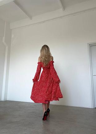 Платье миди с открытыми плечами и глубоким разрезом на ножке
 ⁇  с мелким цветочным принтом3 фото