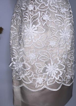 Платье вечернее корсетное без рукавов с кружевом бежевая белая5 фото