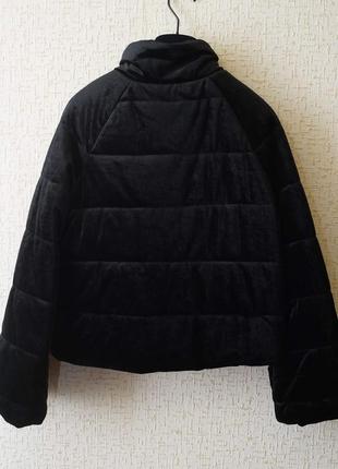 Женская укороченная куртка велюровая trussardi jeans (италия), черного цвета4 фото