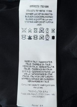 Женская укороченная куртка велюровая trussardi jeans (италия), черного цвета7 фото