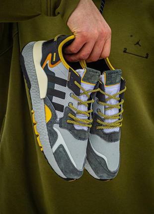 Кроссовки adidas nite jogger boost core black yellow dark grey4 фото