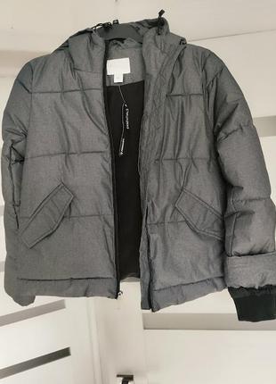 Легка але тепла куртка від бренду amazon.1 фото