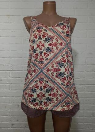 Гарна стильна подовжена жіноча майка суперстрейч