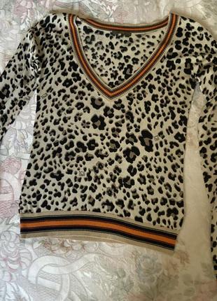 Пуловер від бренду iceberg