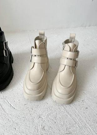 Короткие ботинки с квадратной подошвой носом бежевые zara молочные сапоги кожаные на байке демисезон3 фото