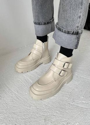 Короткие ботинки с квадратной подошвой носом бежевые zara молочные сапоги кожаные на байке демисезон8 фото
