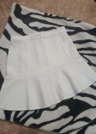 Белая мини юбка
