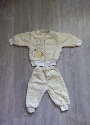 Желтый костюм для малышей1 фото