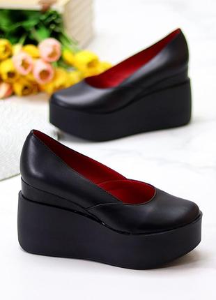 Натуральні шкіряні чорні туфлі на танкетці