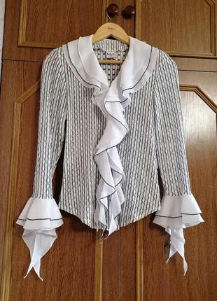 Красива стильна жіноча блузка