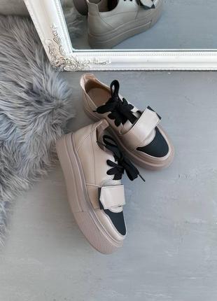 Шкіряні кросівки