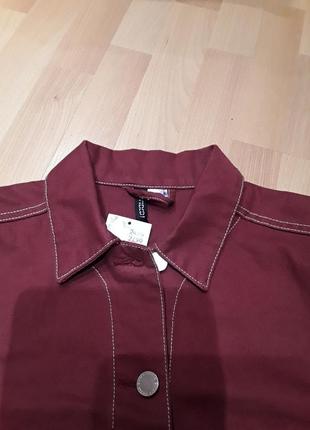 Брендовая новая джинсовая куртка кирпично- бордового цвета7 фото