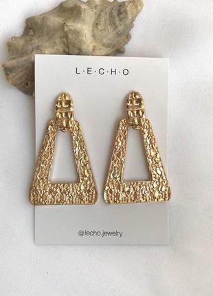 Серьги треугольные / золотые массивные модные / африканские крупные сережки объемные