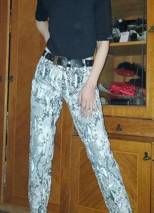 Джинсы брюки marc cain животный змеиный принт, летние брюки джинсы3 фото