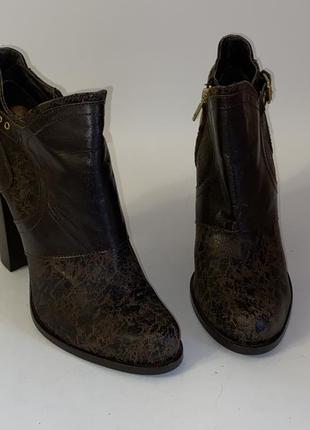 Bata шкіряні жіночі черевики на каблуку 39-й розмір8 фото