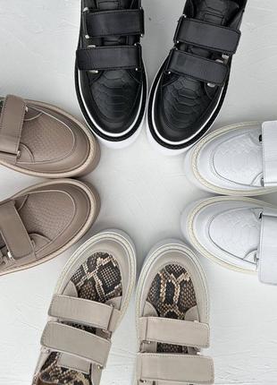 Яркие кожаные кеды на липучках 😎