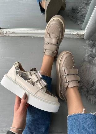 Яркие кожаные кеды на липучках 😎