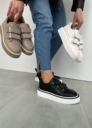 Яркие кожаные кеды на липучках 😎