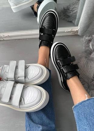 Яркие кожаные кеды на липучках 😎