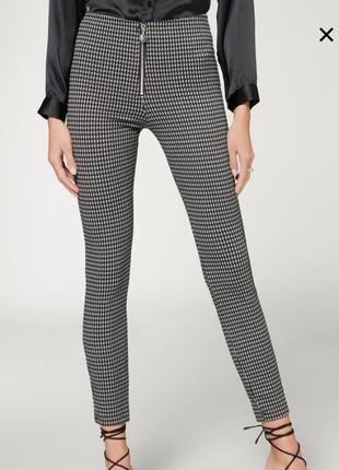 Мегакрутые стрейчевые плотные брюки леггинсы  принт гусиная лапка на молнии батал george