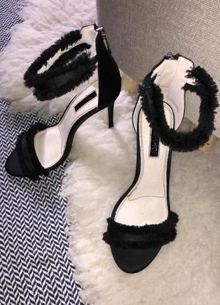 Открытые босоножки туфли на шпильке каблуке