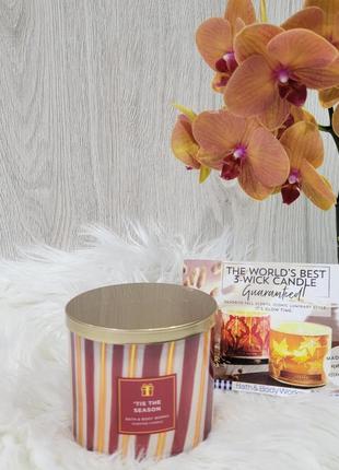 Велика парфумована свічка tis the season на три ґноти від bath&body works трехфитильная свеча