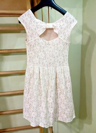 Нюдовое кружевное платье с подкладкой на миниатюрную девушку3 фото