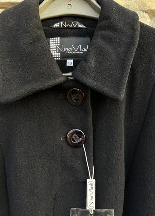 Стильное пальто шерсть кашемир италия р. с черным силуэтным кроем6 фото