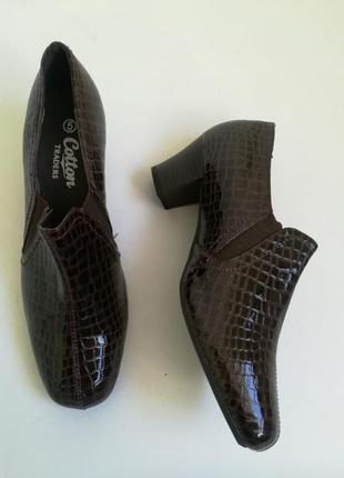 Актуальные туфли имитация под кожу крокодила