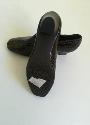 Актуальні туфлі імітація під шкіру крокодила7 фото