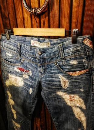 Крутые джинсы eight sin рваные с дырками вышивкой камнями потертостями2 фото