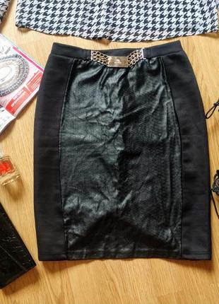 Класна чорна спідничка in vogue, paris