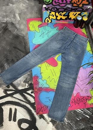Зауженные плотные стрейч джинсы с фабричными потертостями slim next3 фото