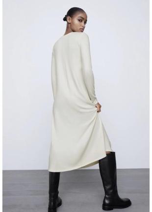 Платье zara трикотажное цвет слоновой кости.